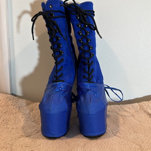 Pleaser boots with custom boot covers
Size 7 - Picture 3 of 11